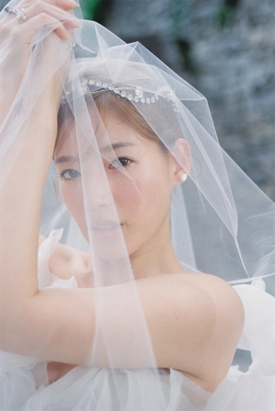 ベールを纏った花嫁のポートレート