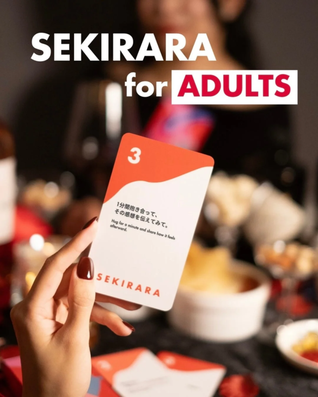 SEKIRARA for ADULTS カードを引く様子