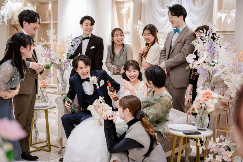結婚式の披露宴の様子