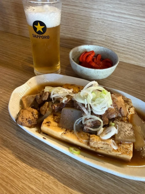 ビールと煮込み料理、小鉢