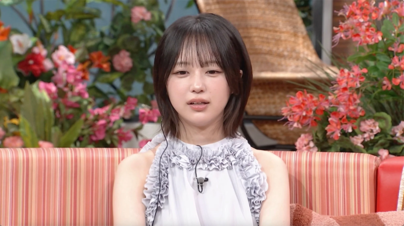 スタジオの女性MC