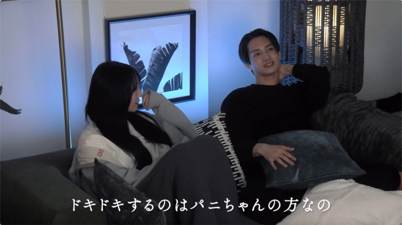 カップル(たいせいとパニ?)のソファシーン