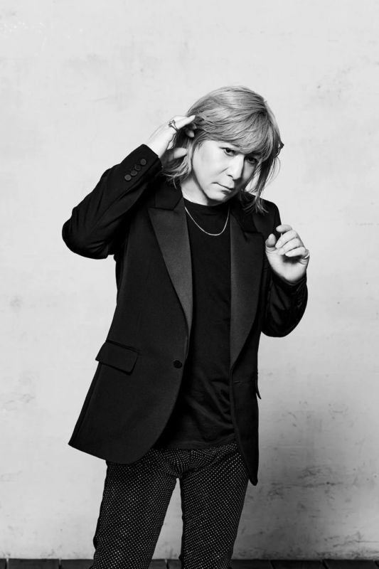 小室哲哉氏の白黒ポートレート